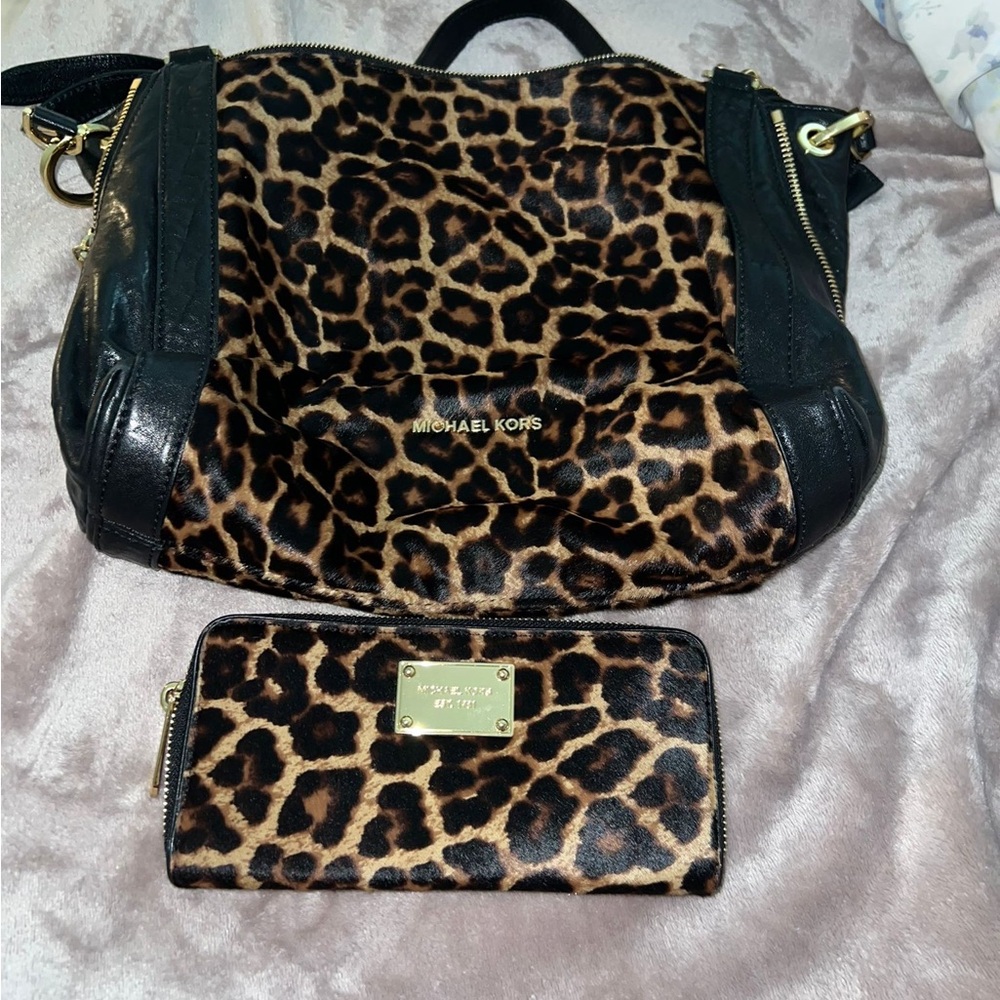 Like New Michael Kors Handbag and Wallet